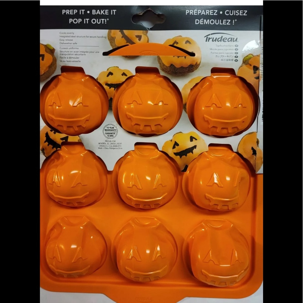 Trudeau Structure Silicone Orange Pumpkin Cupcake Pan Mold - Halloween -BPA Free